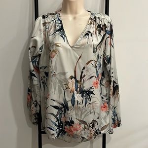 Witchery Sage Floral Green Long Sleeve Blouse Top V-neck Women Size 8
